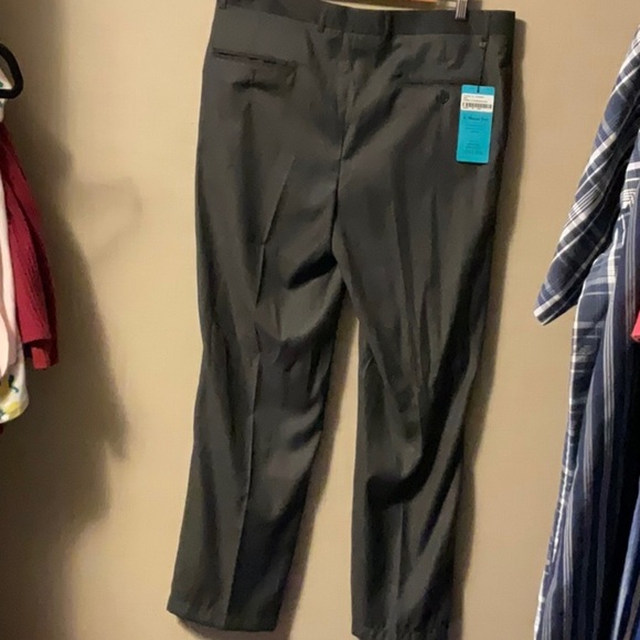 Elegant Men's Charcoal Dress Pants - Picture 4 of 5
